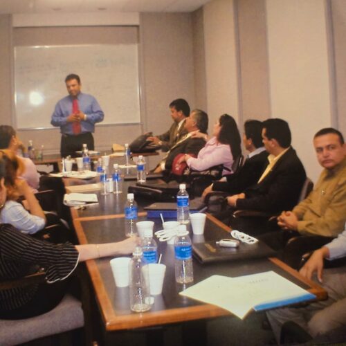 Reunión Raúl Bendezú